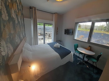 Comfort Studio, 1 Queen Bed, Kitchenette, Garden View