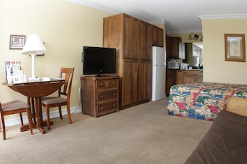 Standard Room, 1 Queen Bed