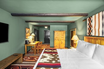 Deluxe Room, 1 King Bed (Tierra King Suite)