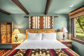 Deluxe Room, 1 King Bed (Tierra King Suite)