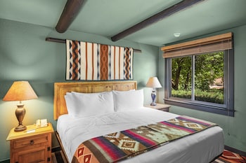 Deluxe Room, 1 King Bed (Tierra King Suite)