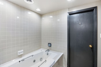 Room, 1 King Bed, Accessible (Nuevo King - Accessible)