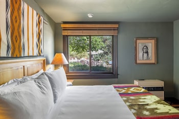 Deluxe Room, 1 King Bed (Opuntia King Suite)