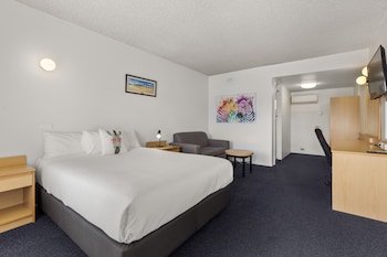 Deluxe Queen Room, Non-Smoking (Not Pet Friendly)