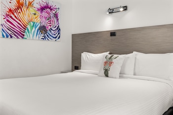 Deluxe King Room, Non-Smoking (Not Pet Friendly)