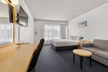 Deluxe Queen Room, Non-Smoking (Not Pet Friendly)