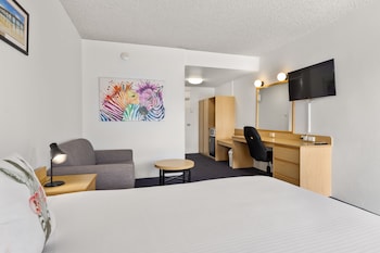 Deluxe Queen Room, Non-Smoking (Not Pet Friendly)