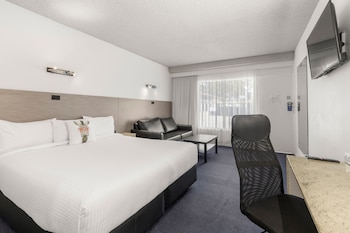 Deluxe King Room, Non-Smoking (Not Pet Friendly)