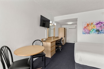 Executive Queen Room, Non-Smoking (Not Pet Friendly)
