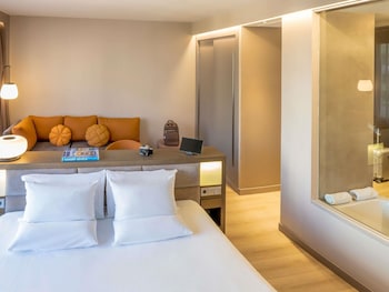 Junior Suite, 1 Queen Bed (in Plaza Building)