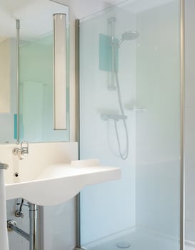 Standard Room, 2 Twin Beds (in Plaza Building)