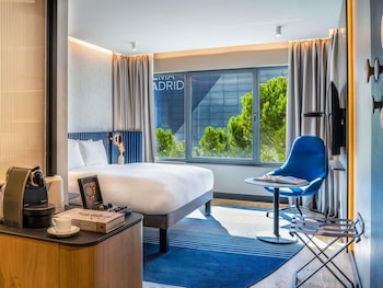 Executive Room, 1 Queen Bed (Deluxe Building)