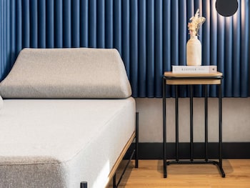 Accessible Superior Deluxe Room with 1 Queen Bed in the Deluxe Building