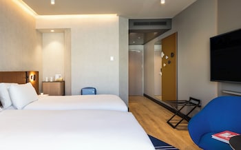 Superior Deluxe Room with 2 single size beds in the Deluxe Building