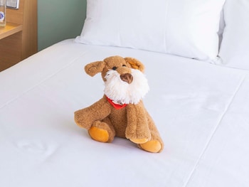 Standard Room, 2 Twin Beds, Mobility Accessible (in Plaza Building)