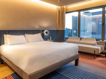 Superior Deluxe Room, 1 Queen Bed and Sofa Bed in Deluxe Building