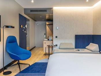 Executive Room, 1 Queen Bed (Deluxe Building)