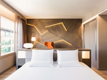 Junior Suite, 1 Queen Bed (in Plaza Building)