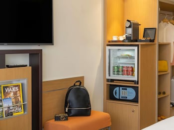Standard Room, 2 Twin Beds (in Plaza Building)
