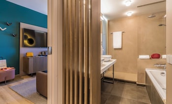 Junior Suite, 1 Queen Bed (in Plaza Building)