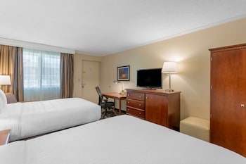 Standard Room, 2 Queen Beds, Non Smoking, Courtyard View