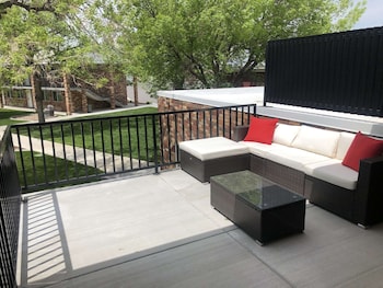 Suite, 1 King Bed, Non Smoking, Balcony (Separate Living Room)