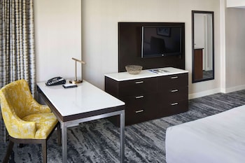 Room, 2 Double Beds, City View