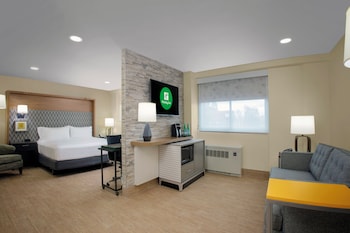 Suite, 1 King Bed, Mobility Accessible (Accessible Tub)