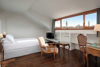 Deluxe Room, City View