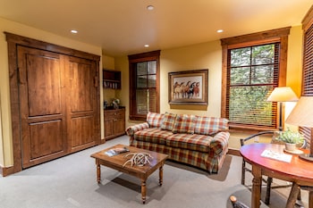 Suite (Condo)