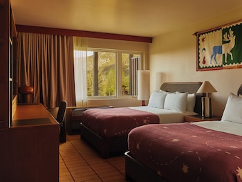 Room, 2 Queen Beds, Roll-in Shower (Roll In Shower)