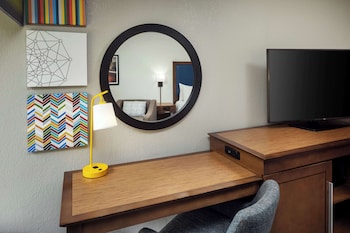 Room, 2 Queen Beds, Refrigerator & Microwave