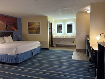 Studio Suite, 1 King Bed, Non Smoking