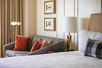 Deluxe Room, 1 King Bed with Sofa bed, City View, Corner