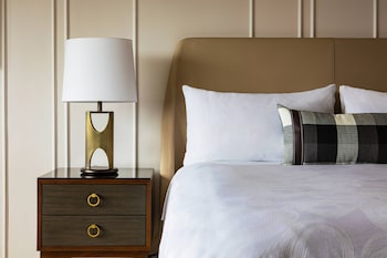 Deluxe Room, 1 King Bed with Sofa bed, City View, Corner