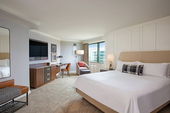 Deluxe Room, 1 King Bed with Sofa bed, City View, Corner