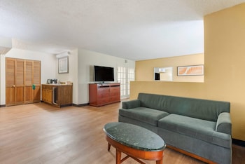 Suite, 1 King Bed with Sofa bed, Non Smoking