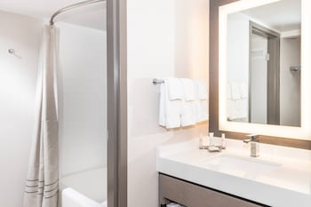 Room, 2 Queen Beds (Hearing Accessible)