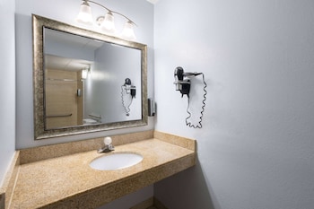 Room, 1 King Bed, Accessible, Non Smoking (Roll-In Shower)