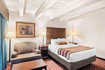 Standard Room, 1 King Bed, Accessible, Refrigerator & Microwave