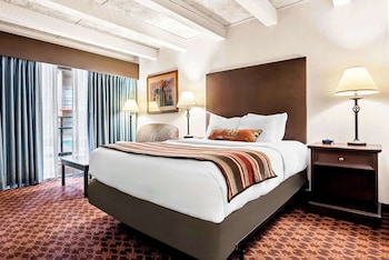 Standard Room, 1 King Bed, Accessible, Refrigerator & Microwave