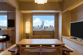 Waon Suite King, Executive Lounge Access