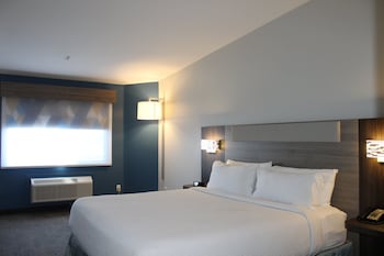 Standard Room, 1 King Bed, Jetted Tub