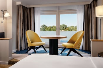 Junior Suite, 1 King Bed
