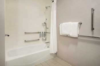 Suite, 1 Bedroom, Hearing Accessible (Mobility Accessible with Bathtub)