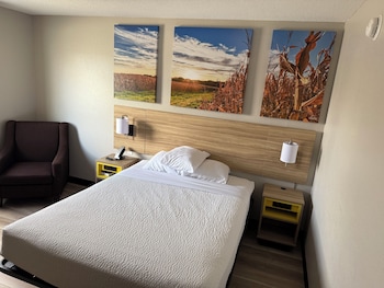Standard Room, 1 Queen Bed
