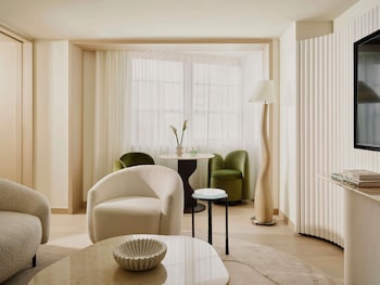 Partial Ocean View King Suite