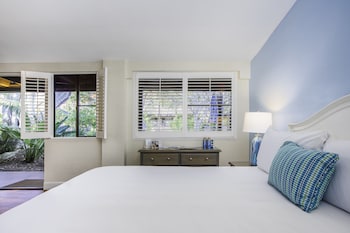 Standard Room, 2 Double Beds, Kitchenette (Club Guestroom with Kitchenette)