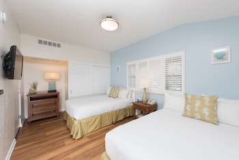 Standard Room, 2 Double Beds, Kitchenette (Club Guestroom with Kitchenette)