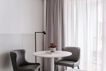 Premium Room, 2 Queen Beds, Club Lounge Access, Pool View (Balcony)